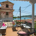Paola's Full Sea View House 아파트
